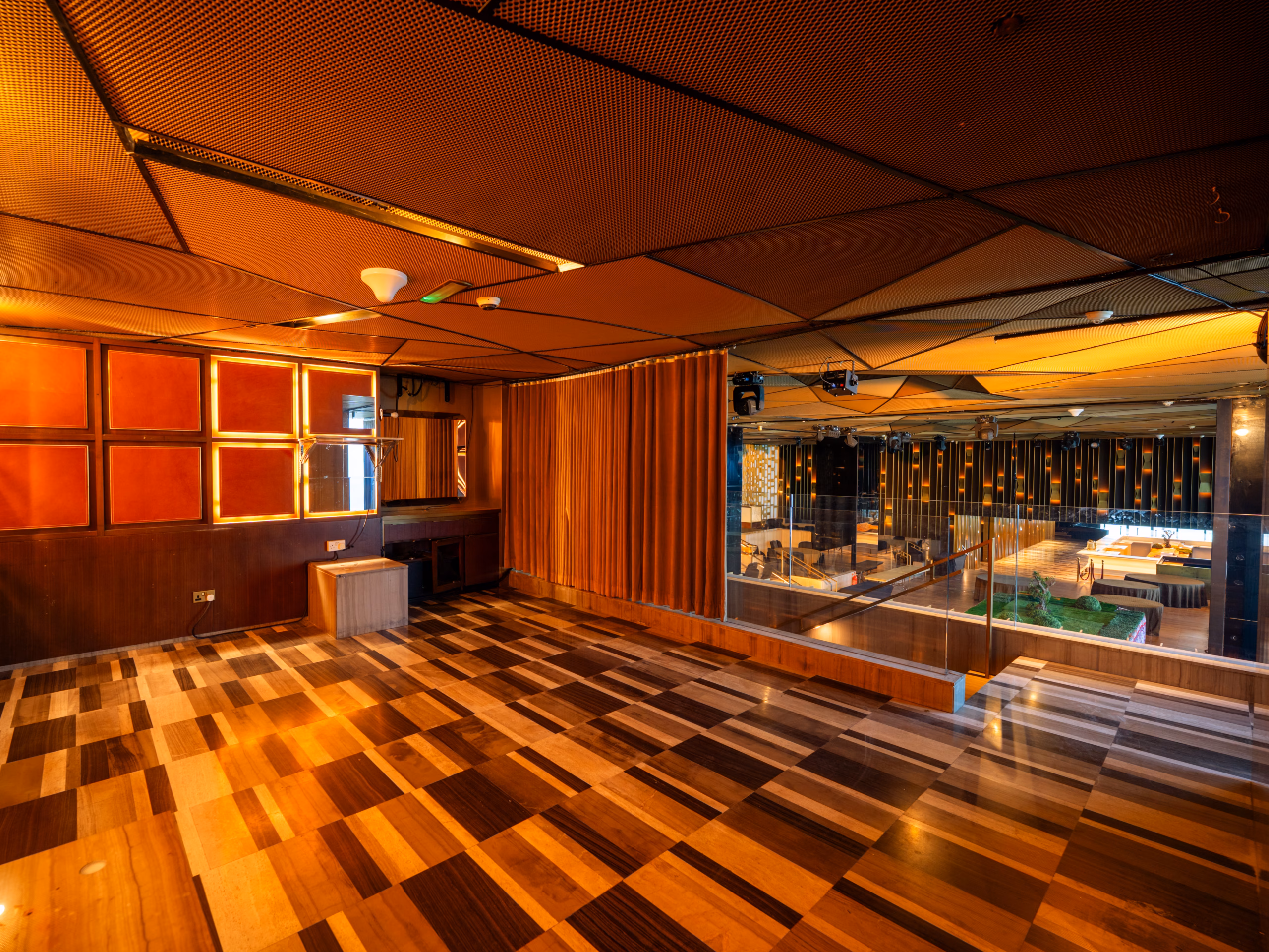 WFR03855-HDR